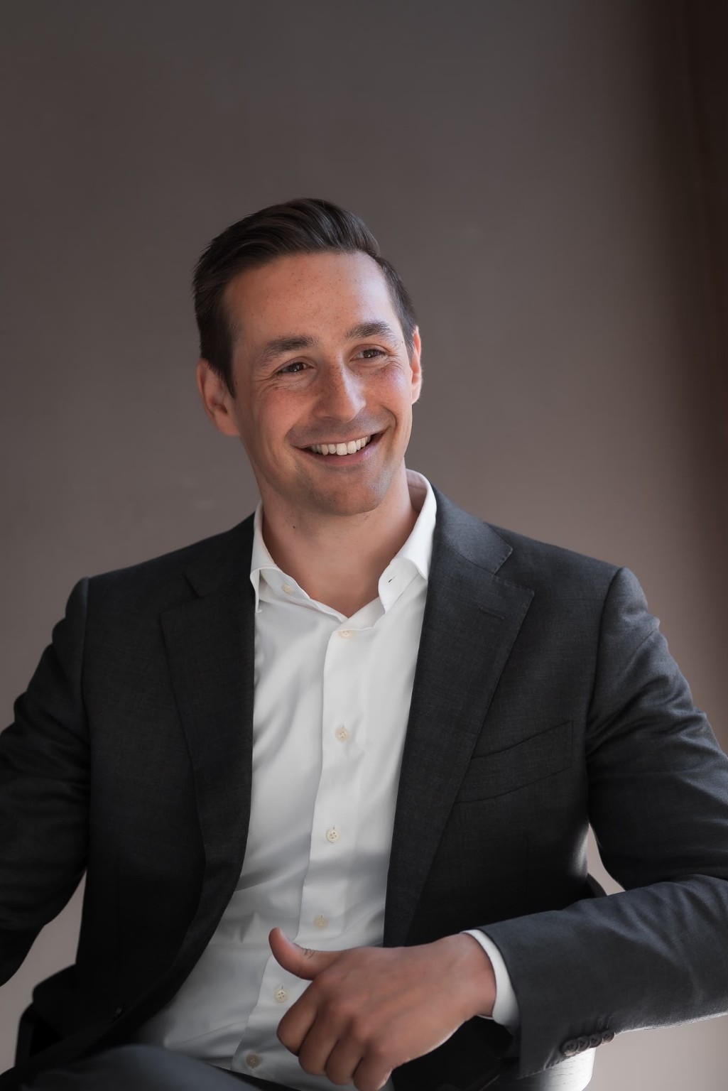Portret van Jesse Gonsalvez, oprichter van GET Advocatuur